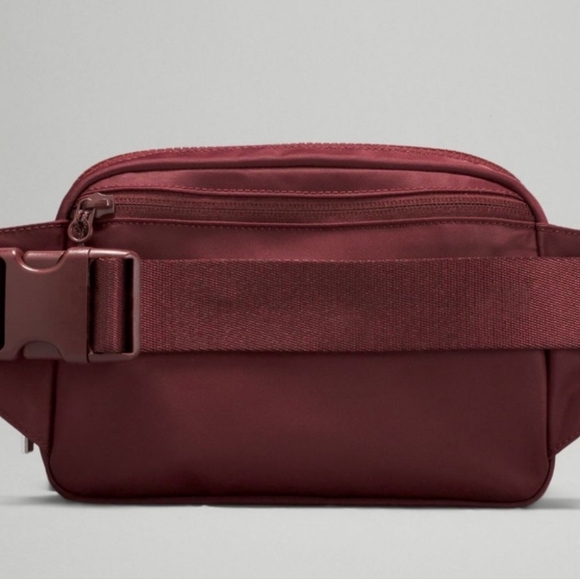 Lululemon Everywhere Belt Bag Large 2L In Red Merlot Burgundy Color New With Tag - Picture 4 of 17